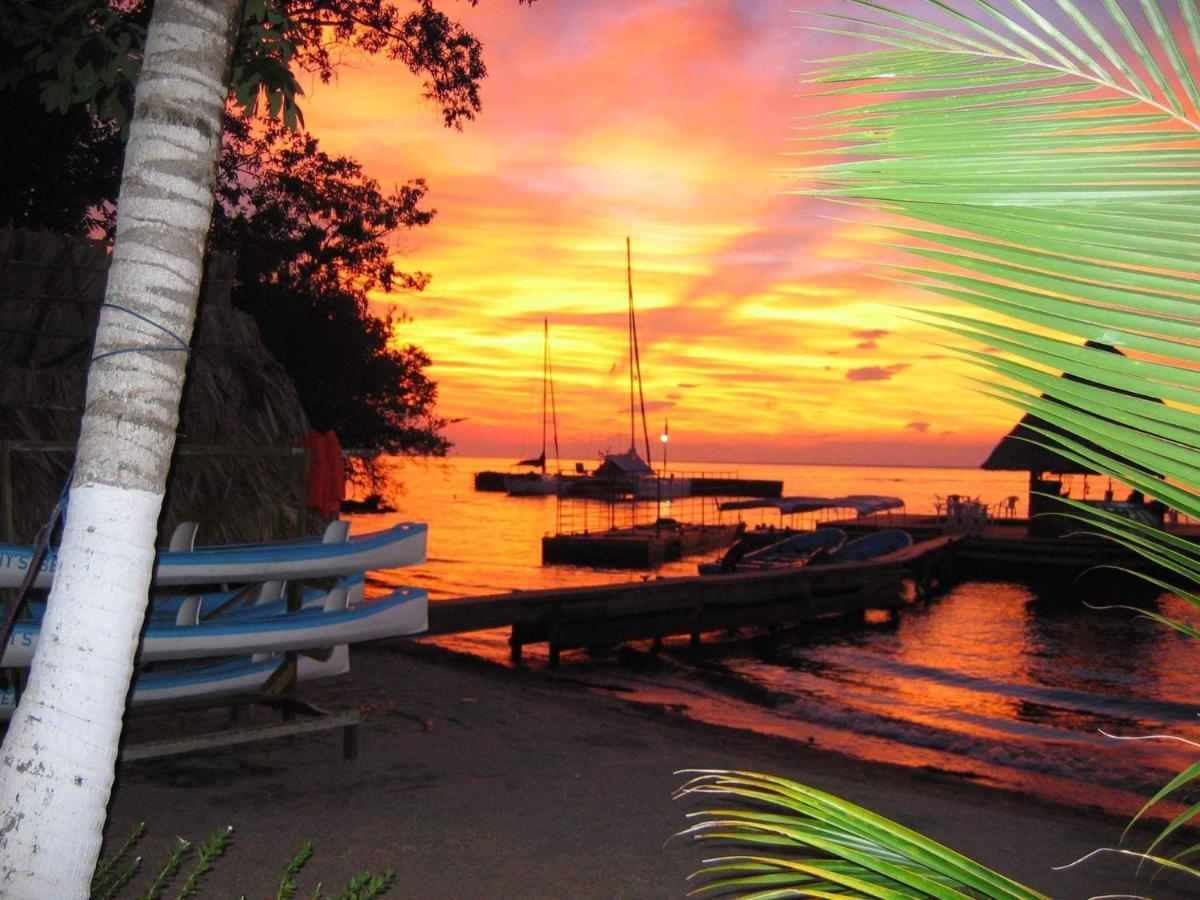 Denny'S Beach Resort Hotel Mariscos 外观 照片